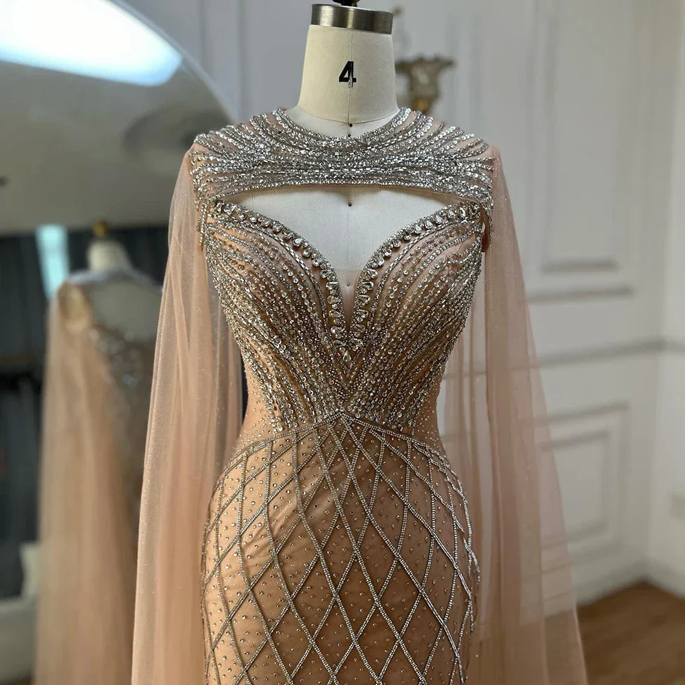 Vestido de noche árabe color piel con cuentas y mangas estilo capa LA72814