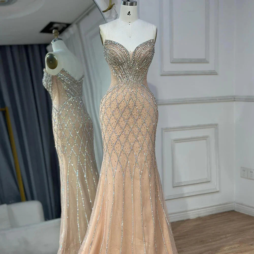 Vestido de noche árabe color piel con cuentas y mangas estilo capa LA72814