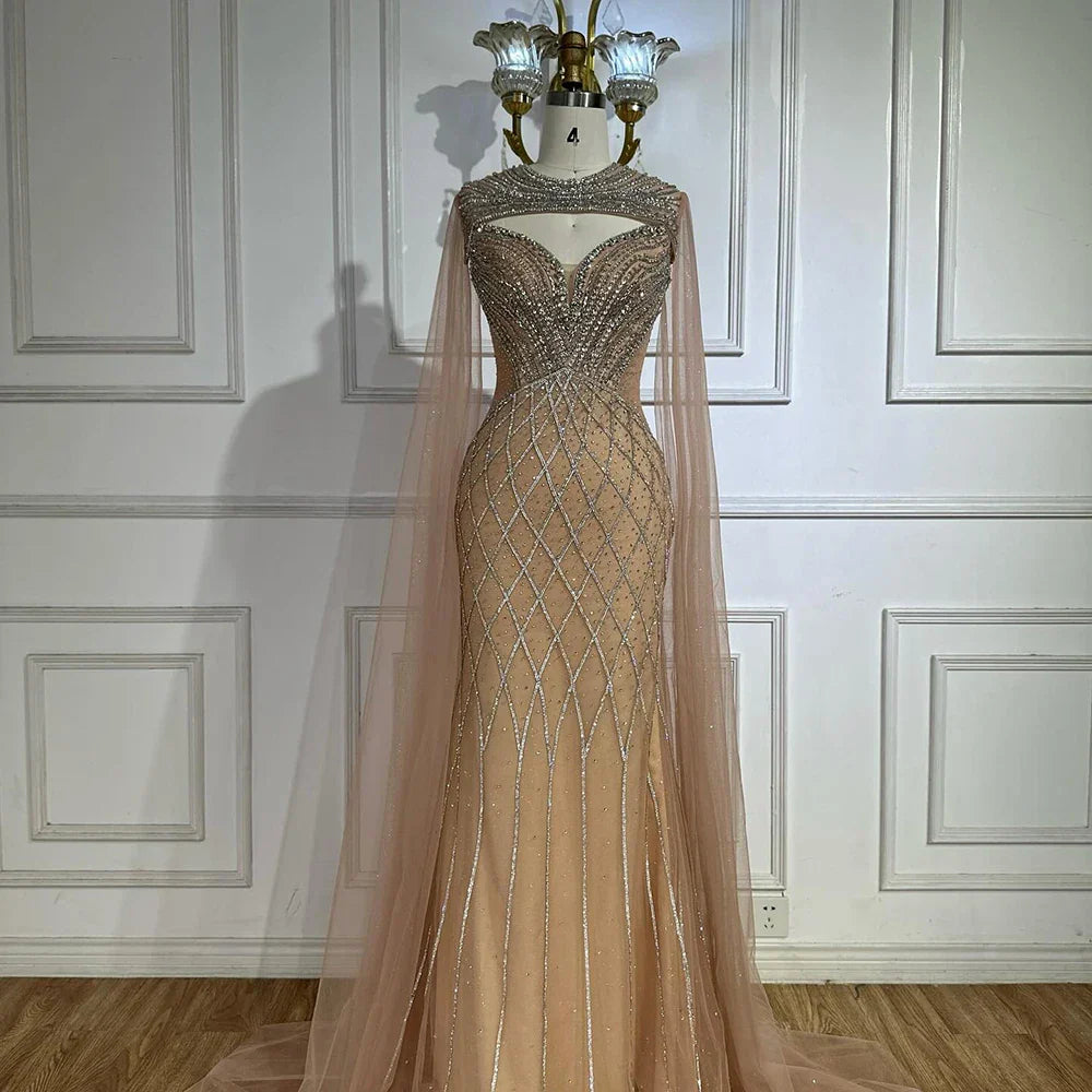 Vestido de noche árabe color piel con cuentas y mangas estilo capa LA72814