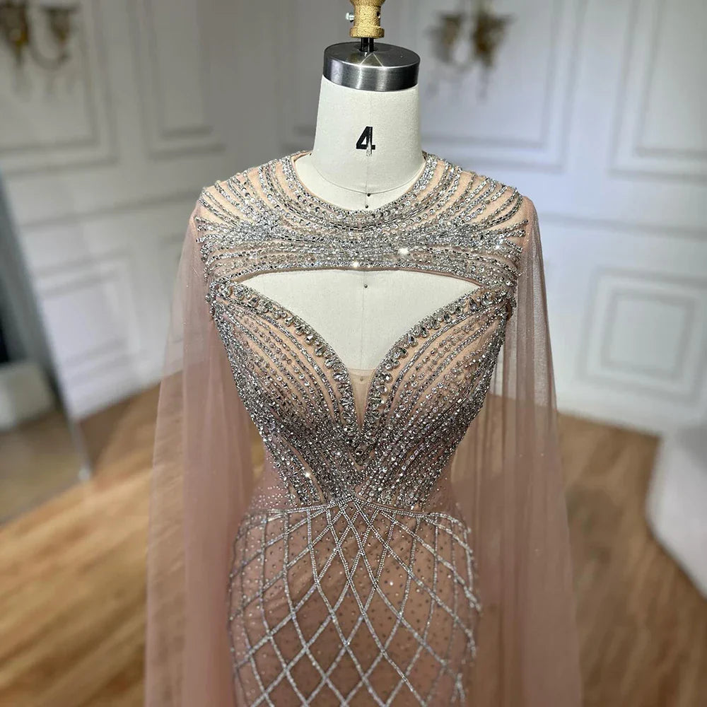 Vestido de noche árabe color piel con cuentas y mangas estilo capa LA72814