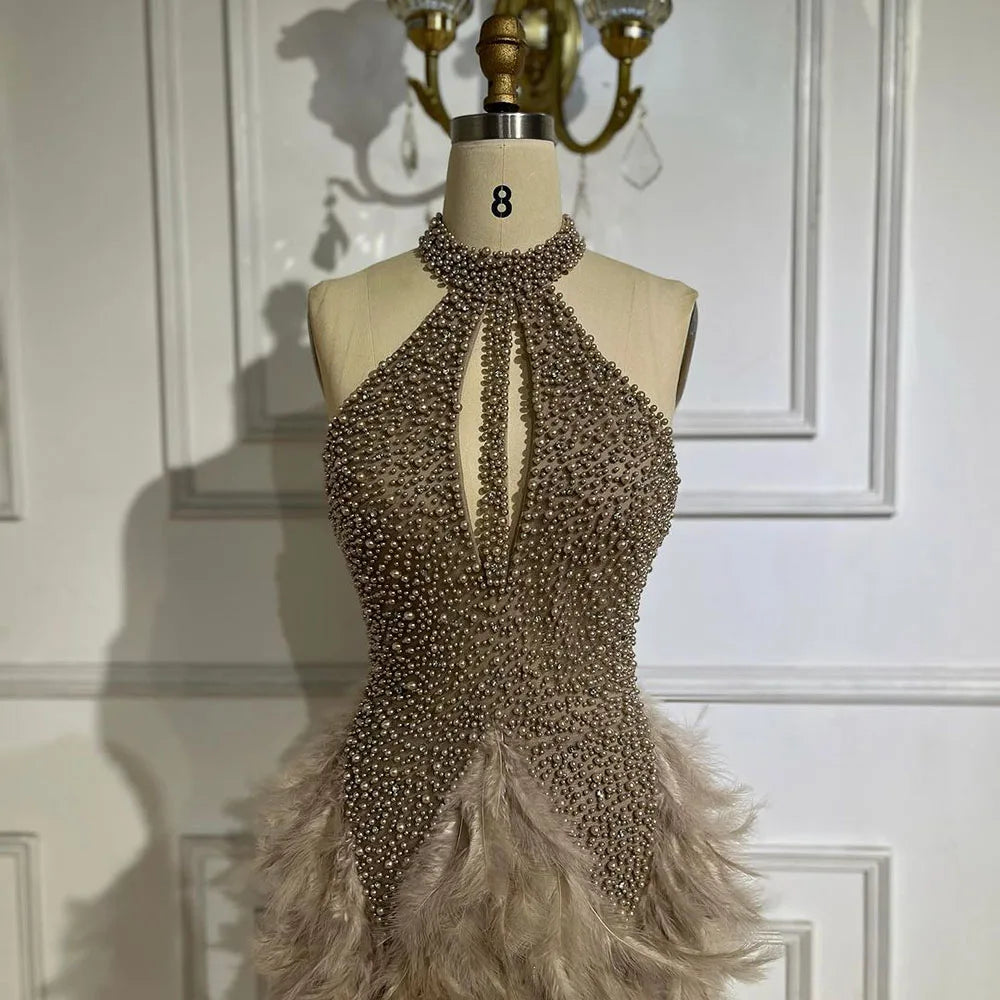 Vestidos cortos elegantes de sirena con plumas y cuentas en marrón árabe para cóctel 2025 para mujer, fiesta de alta costura LA72549