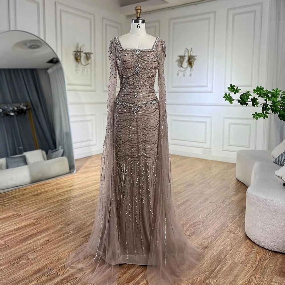 Luxuriöses perlenbesetztes Karamell-Abendkleid mit Cape-Ärmeln LA72604