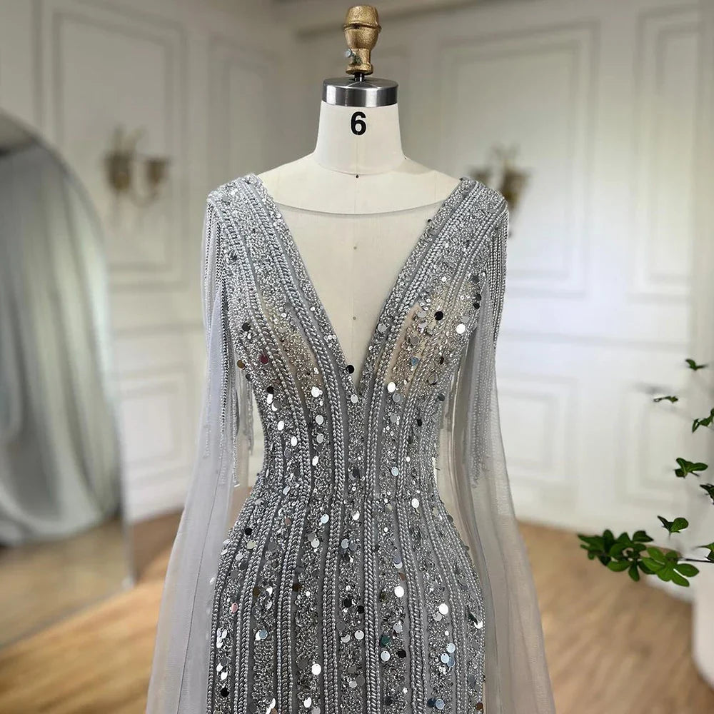 Elegante vestido de noche árabe de sirena gris con mangas estilo capa y cuentas de lujo para mujer, ideal para bodas y fiestas 2025 LA72289