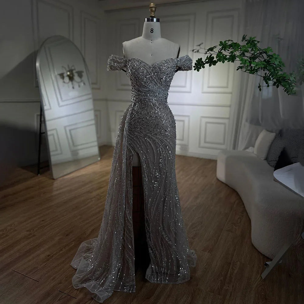 Silbernes, hautfarbenes Meerjungfrau-Abendkleid mit hohem Schlitz und Perlenbesatz LA72262