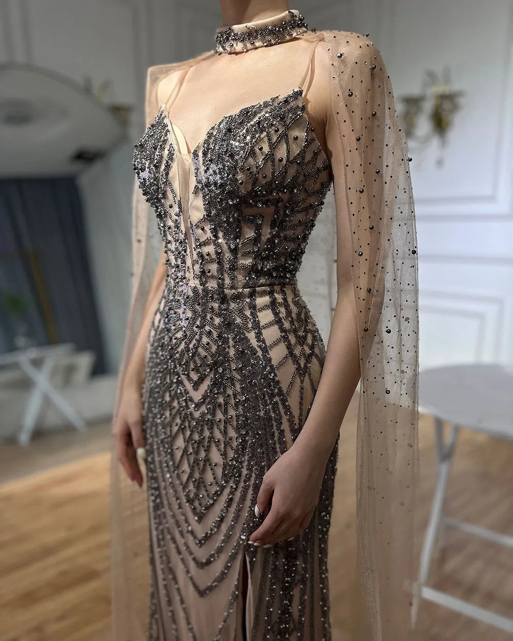 Schwarzes, hautfarbenes Abendkleid mit Spaghettiträgern und langem Umhang für formelle Anlässe 2025 LA72795