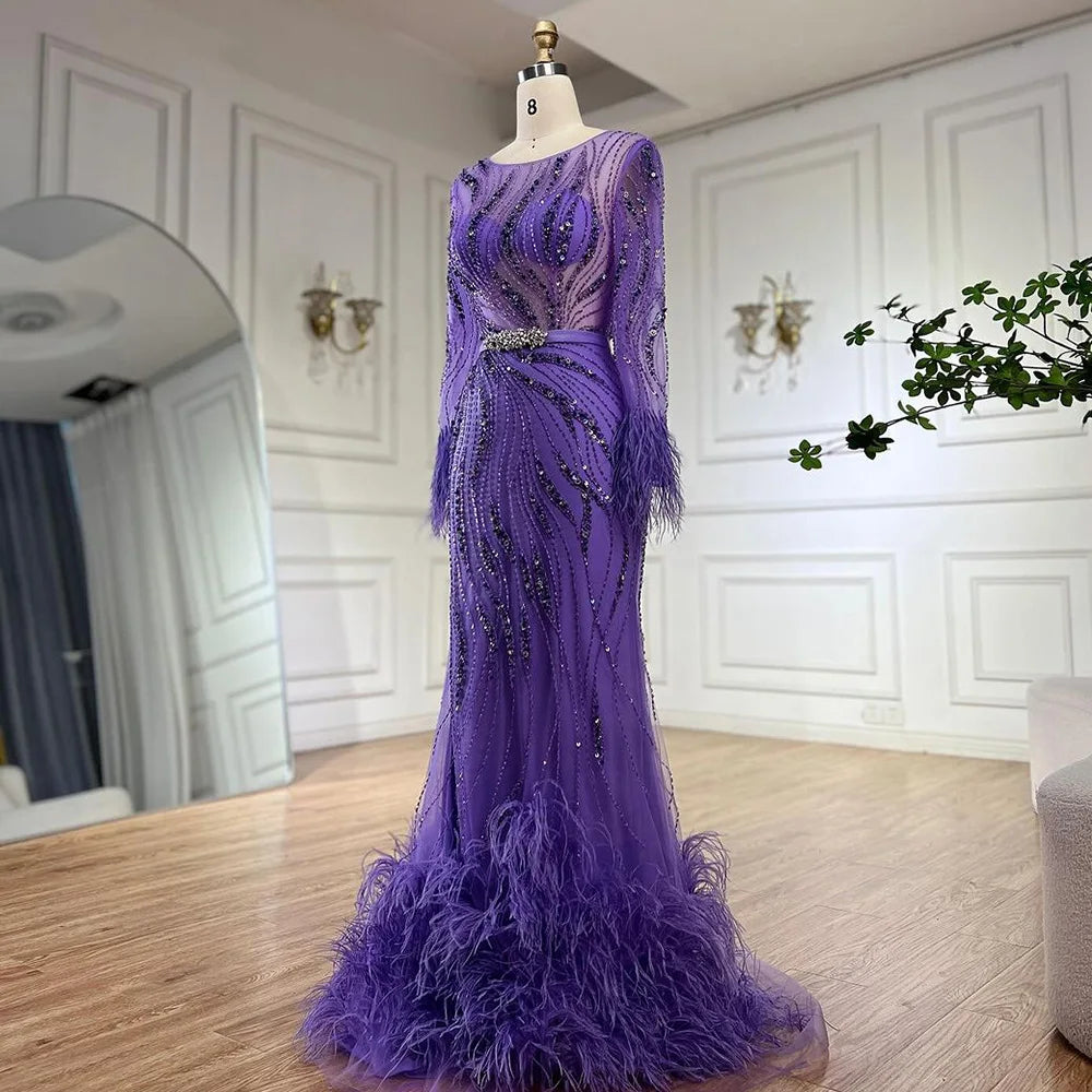 Elegante vestido de noche estilo sirena con plumas moradas y cuentas | Vestido de lujo para boda de mujer 2025 LA72367