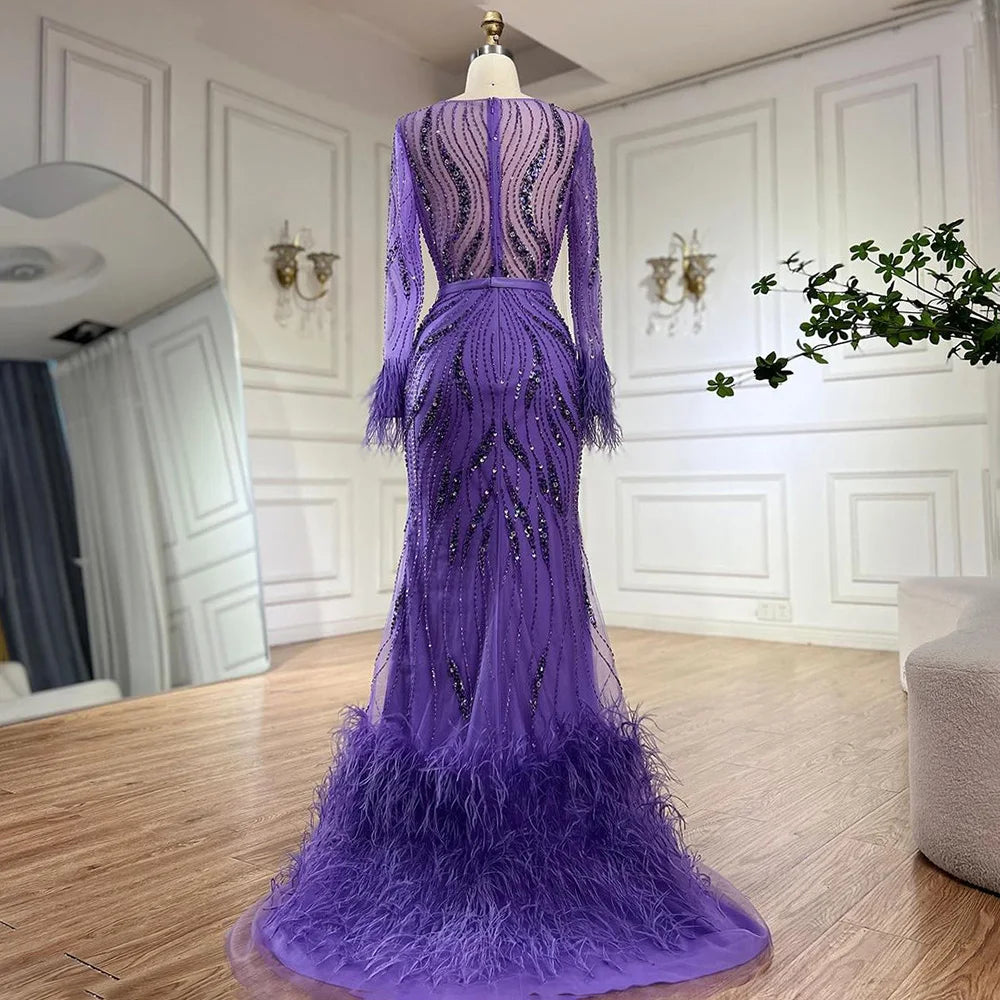 Elegante vestido de noche estilo sirena con plumas moradas y cuentas | Vestido de lujo para boda de mujer 2025 LA72367