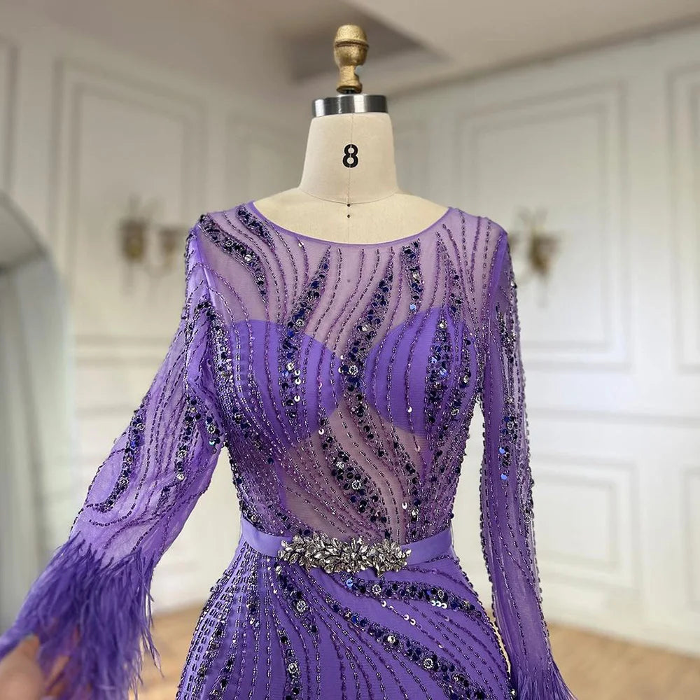 Elegante vestido de noche estilo sirena con plumas moradas y cuentas | Vestido de lujo para boda de mujer 2025 LA72367