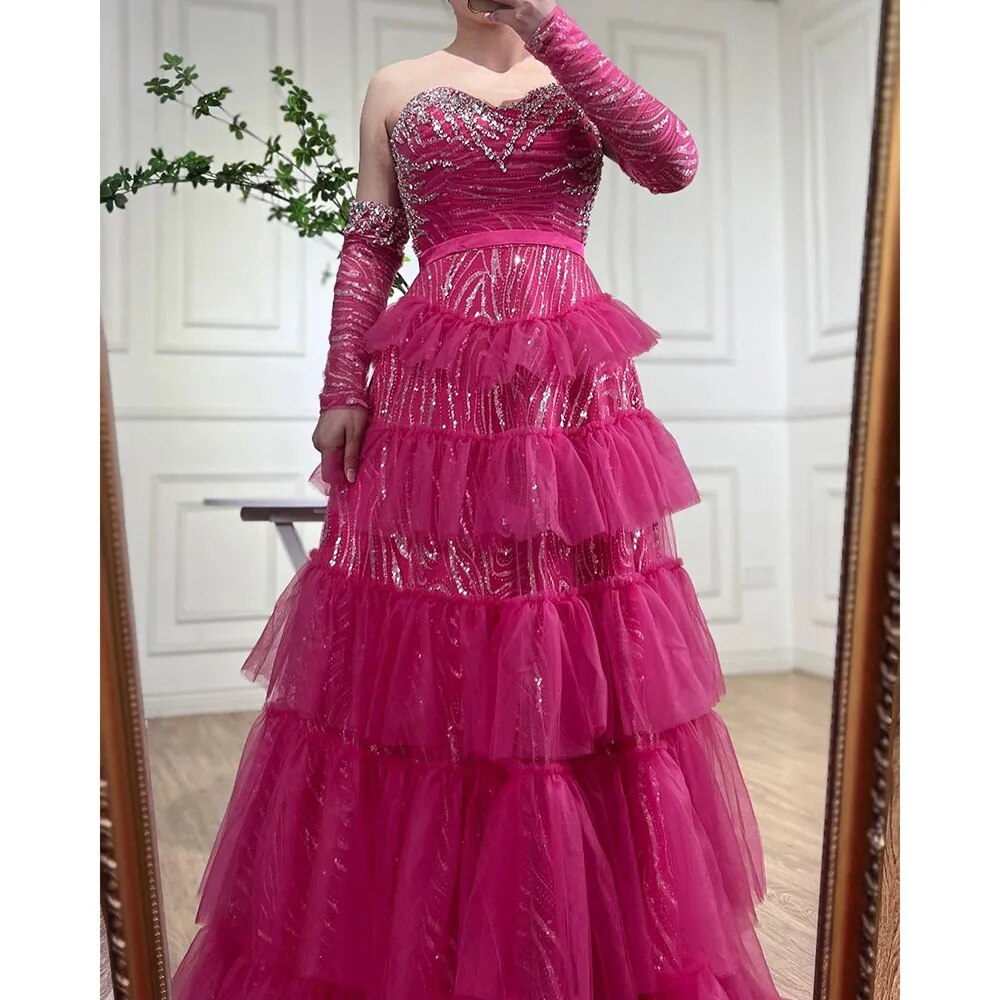 Elegante vestido de noche fucsia de corte A con escote corazón y hombros descubiertos, con cuentas y capas, para mujer, para fiesta 2025 LA72035