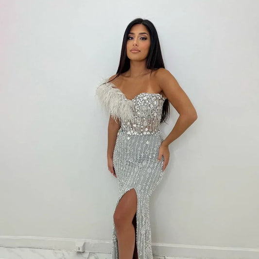 Vestido de noche de lujo con escote sirena gris, un hombro, abertura alta, cuentas y plumas, para mujer, fiesta 2025 LA72347