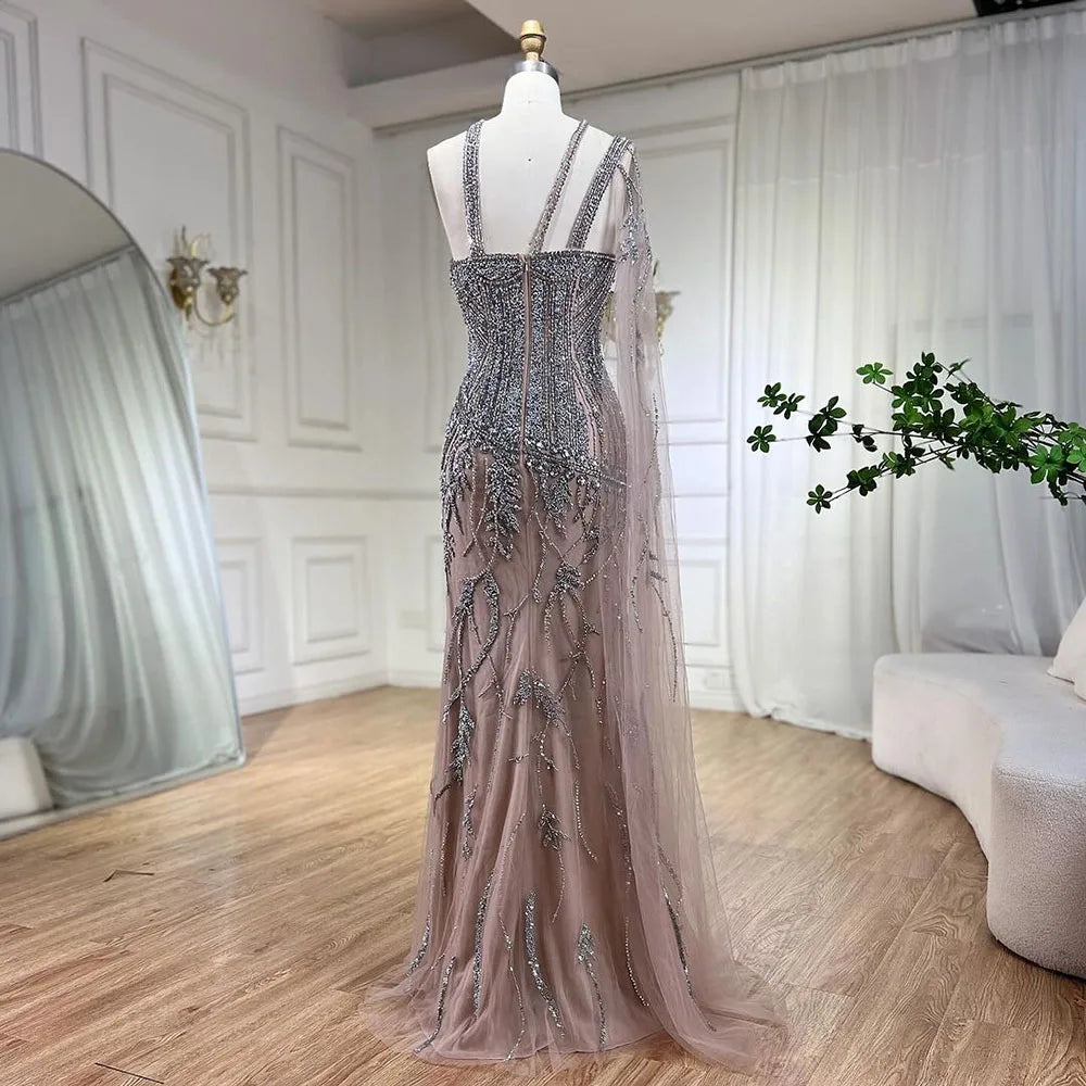 Vestido de noche estilo sirena, color gris nude, con un solo hombro, mangas estilo capa, abertura alta y cuentas, largo para mujer, fiesta LA72368