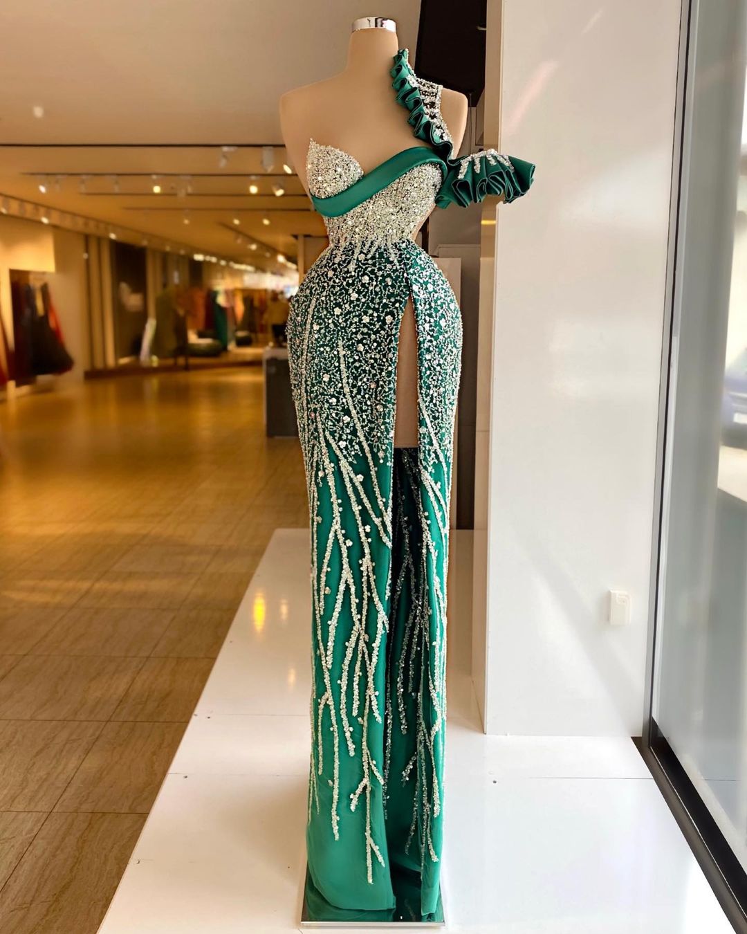 Vestido de noche verde sirena con abertura alta, 2025, de lujo, con cuentas y un hombro descubierto para mujer, fiesta LA71317