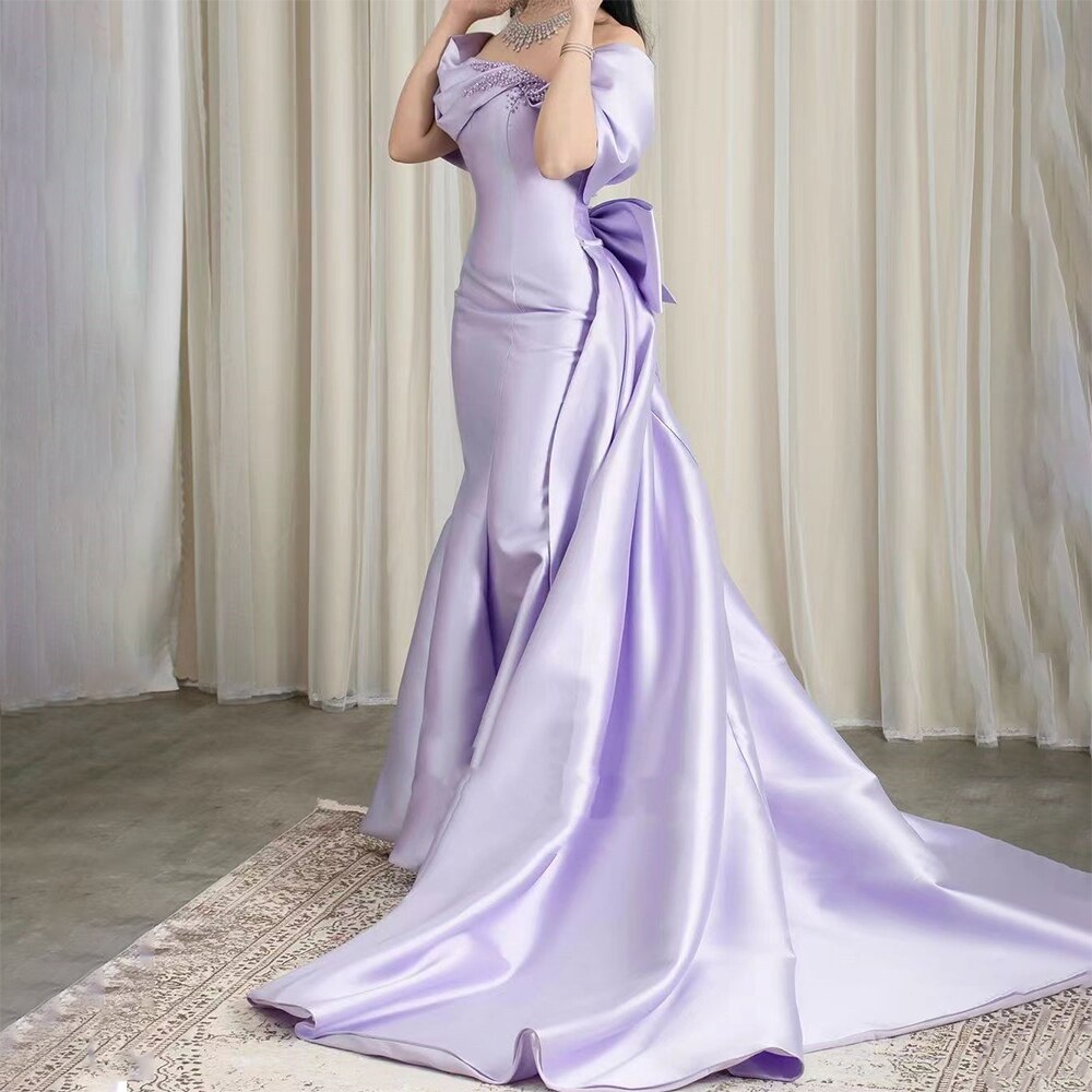 Elegantes schulterfreies lila Abendkleid mit Überrock LA72075