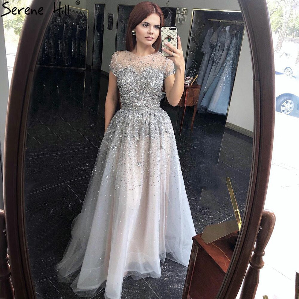 Silber A-Linie Tüll Abendkleider 2025 Dubai Kurze Ärmel Perlenbesetztes Abendkleid Design LA70715