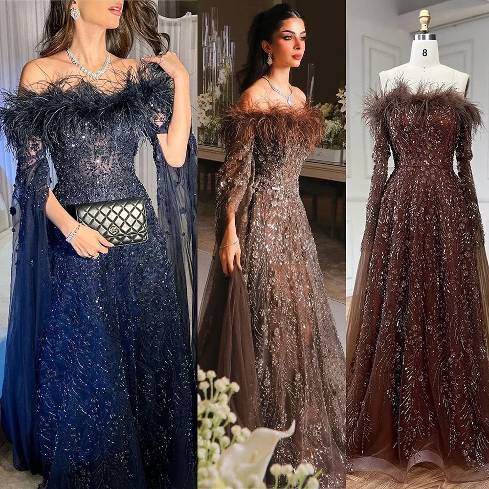 Vestido de noche marrón con plumas y hombros descubiertos y mangas estilo capa LA72401