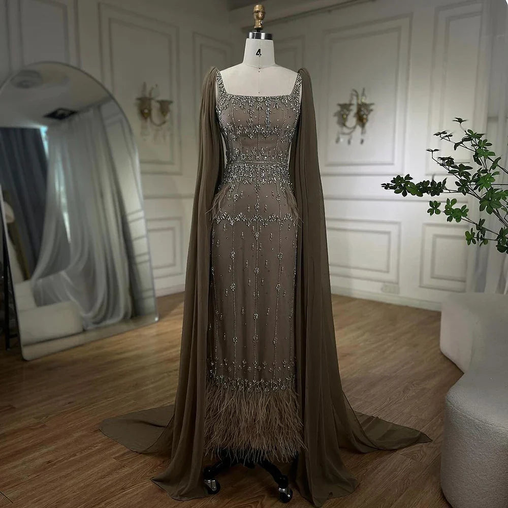 Vestido de noche color caramelo, sirena, largo hasta los tobillos, con cuentas y plumas LA71492B