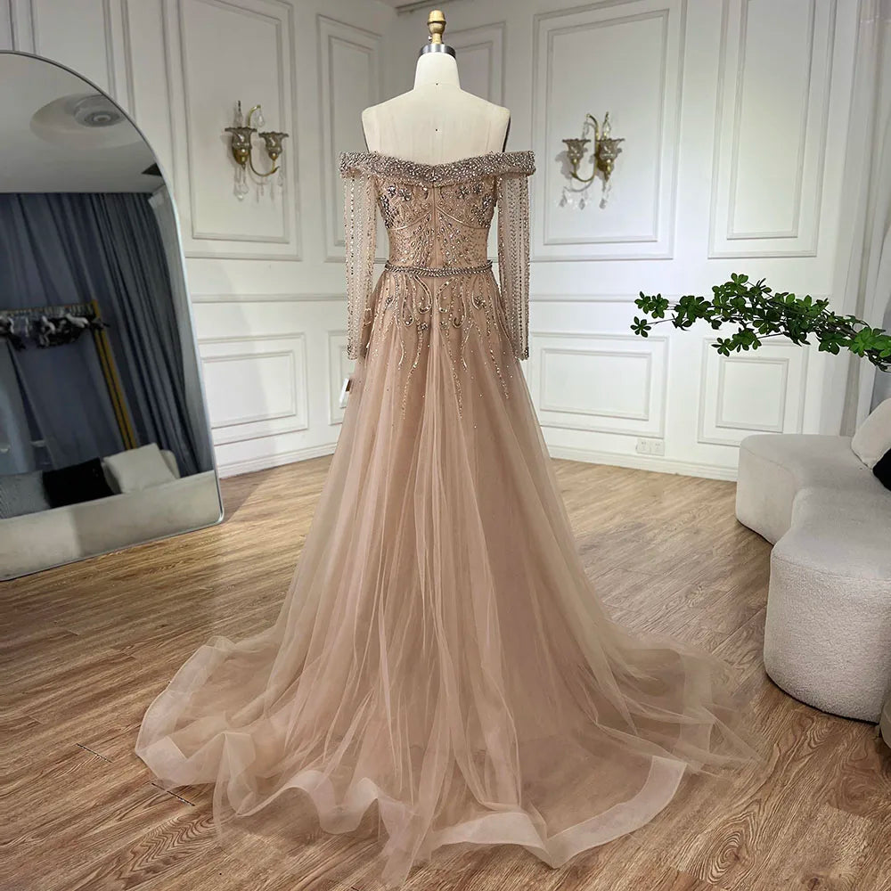 Vestido de noche elegante de sirena color piel con cuentas y sobrefalda LA72397