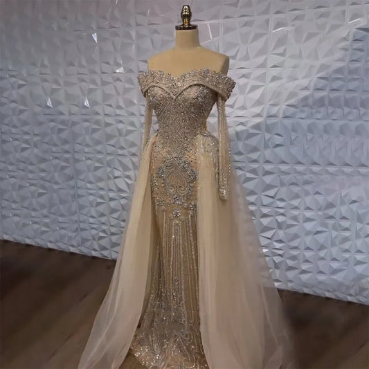 Vestido de noche elegante de sirena color piel con cuentas y sobrefalda LA72397