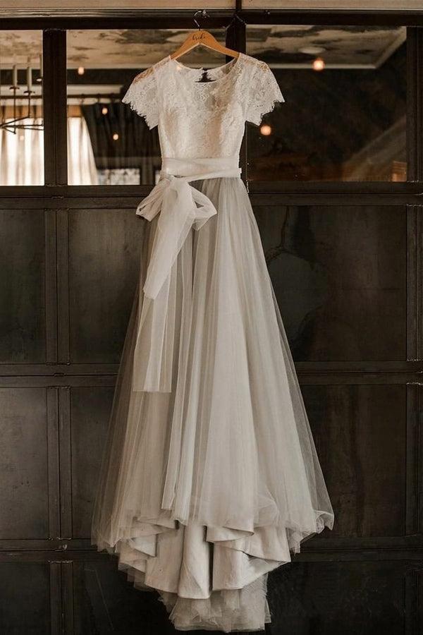 Kurzärmliges silbernes Brautkleid aus Spitze und Tüll mit Schärpe WD386