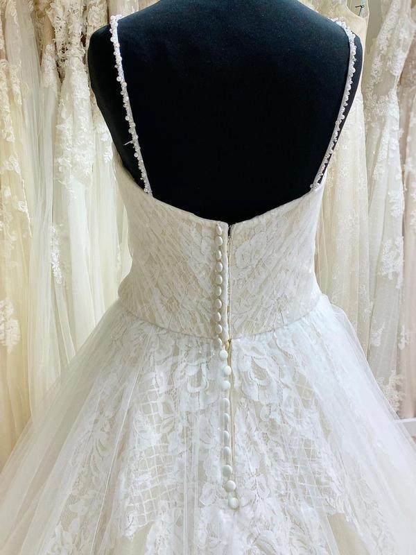 Tulle Lace Spaghetti Straps Appliqued Ball Gown Wedding Dresses WD558