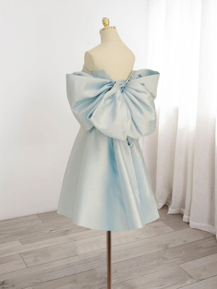 Blaues Satin-Heimkehrkleid mit Herzausschnitt Y7402