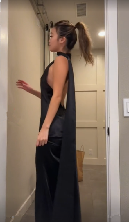 Elegantes schwarzes rückenfreies langes Ballkleid Schwarzes Abendkleid Y7426