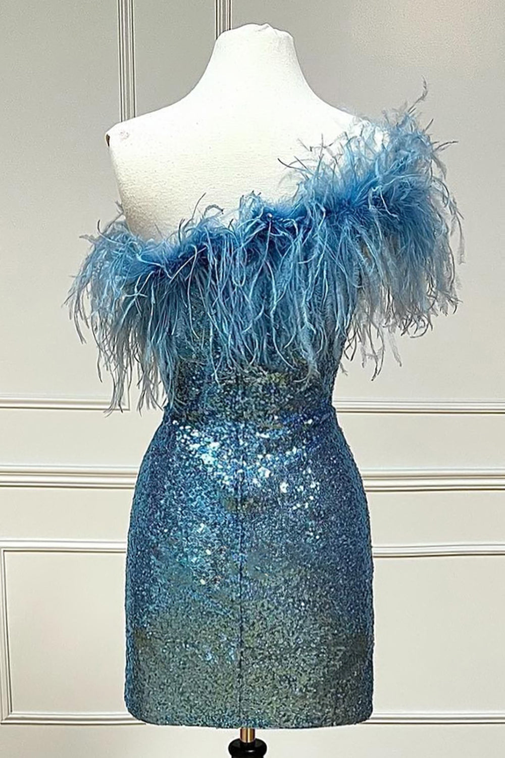 Florence | Vestido de fiesta ajustado con lentejuelas brillantes y plumas en azul claro