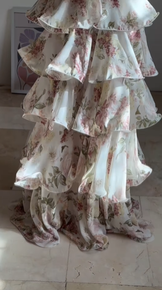 Vestido de fiesta glamuroso de gasa con estampado floral, corte A, espalda descubierta, escote en V, vestido de noche con capas Y8501