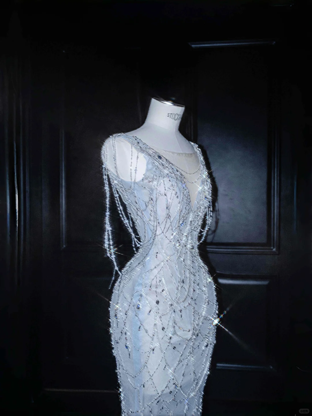 Vestido de fiesta largo de sirena con escote en V y cadena de cuentas de tul azul sueño Y8665