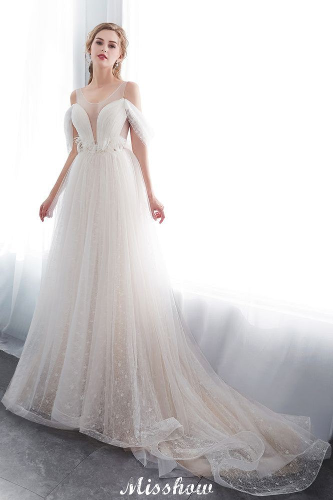 Vestido de novia color marfil con encaje, sin mangas y largo hasta el suelo
