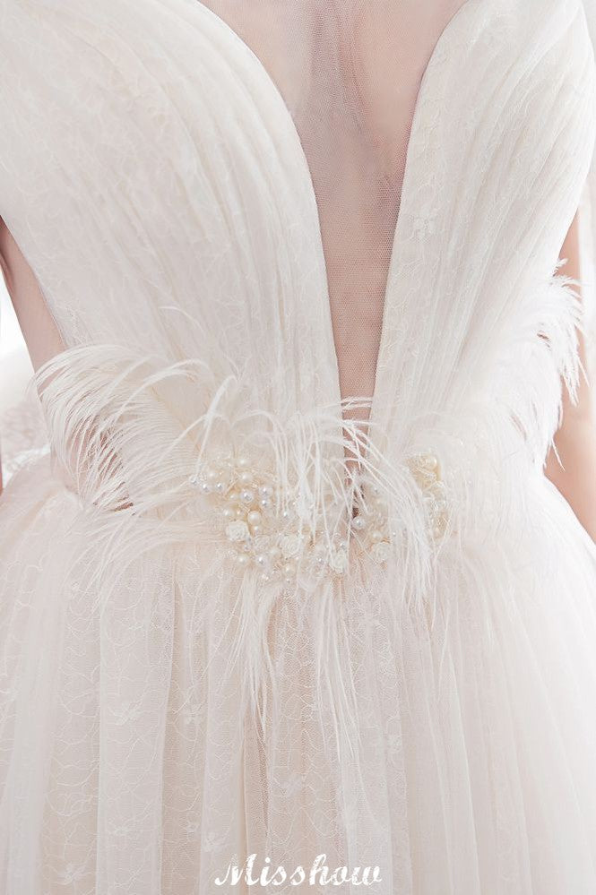 Vestido de novia color marfil con encaje, sin mangas y largo hasta el suelo