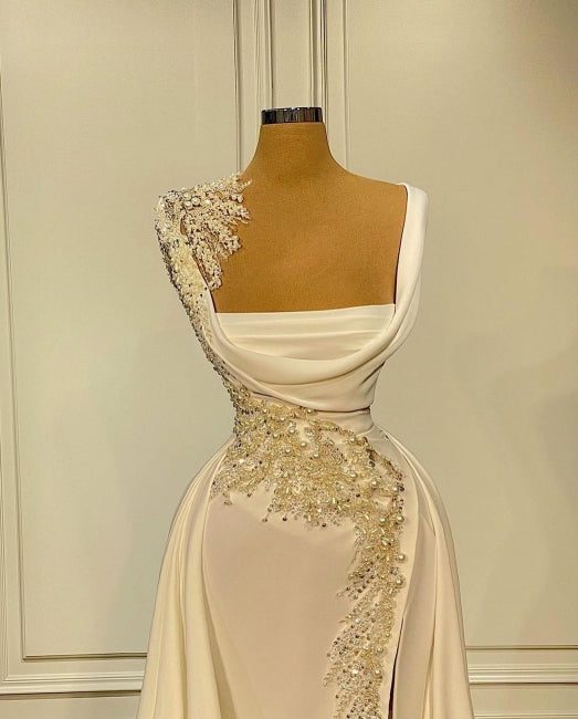 A-Linien-Ballkleid mit breiten Trägern, quadratischem Ausschnitt und Perlenbesatz und Seitenschlitz
