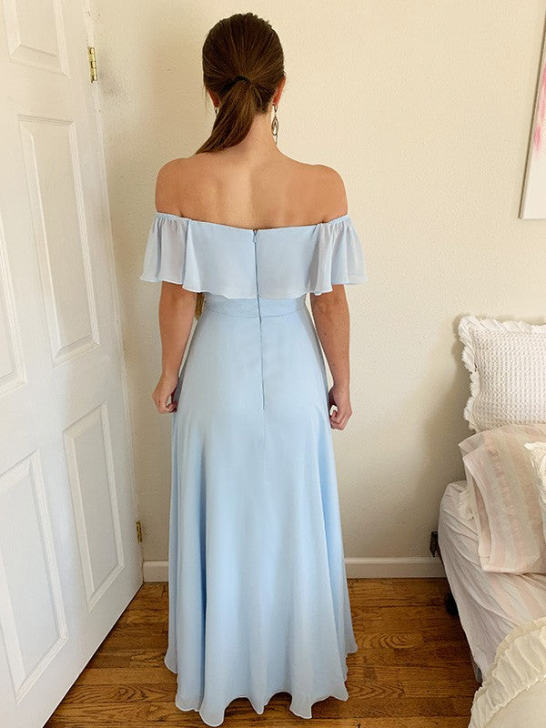 Elegante vestido de fiesta de gasa con hombros descubiertos, cuentas y sin mangas hasta el suelo