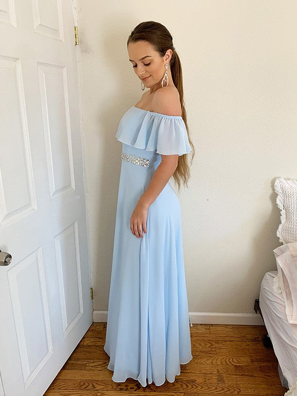 Elegante vestido de fiesta de gasa con hombros descubiertos, cuentas y sin mangas hasta el suelo