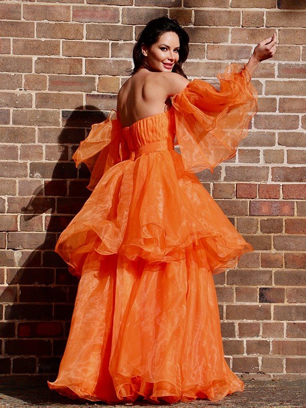 Vestidos de fiesta elegantes de organza con hombros descubiertos, mangas largas y largo hasta el suelo
