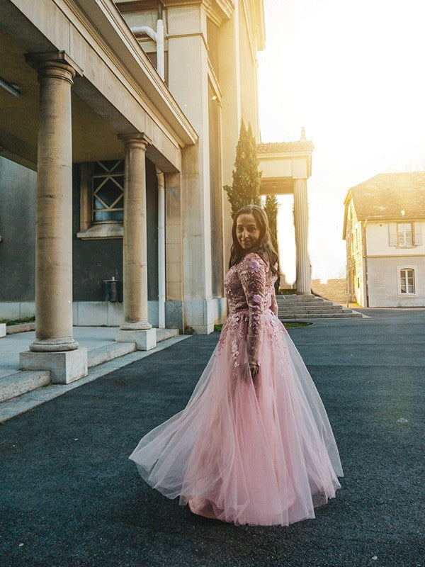 Elegante vestido de fiesta de corte A con apliques de tul, mangas largas, escote en V y largo hasta el suelo