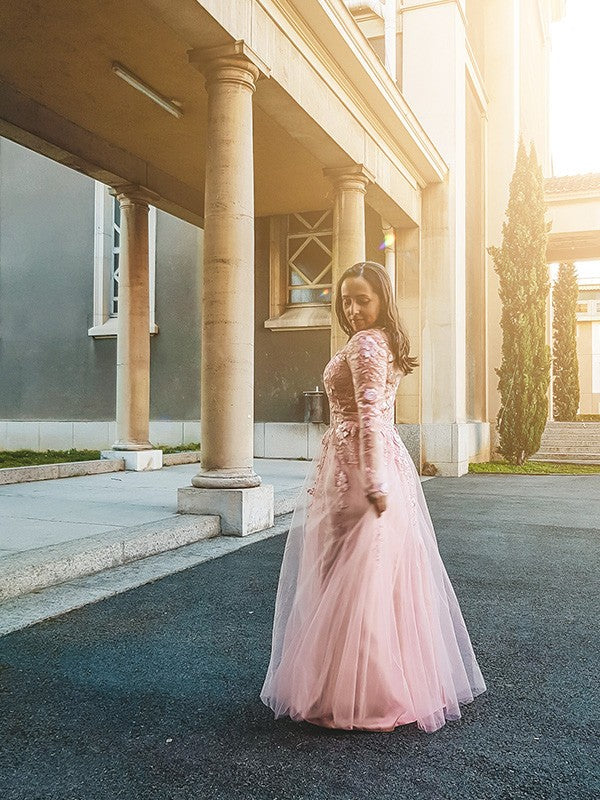 Elegante vestido de fiesta de corte A con apliques de tul, mangas largas, escote en V y largo hasta el suelo