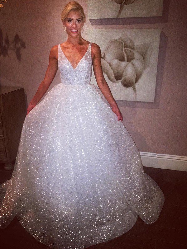 Vestidos de fiesta elegantes de tul con escote en V y sin mangas en forma de A