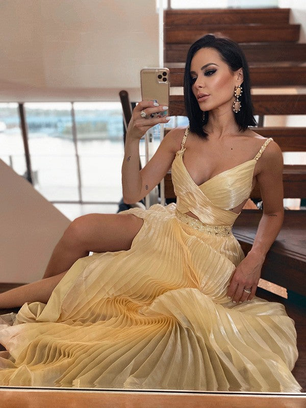 Vestidos de fiesta elegantes de organza con escote en V, sin mangas y volantes