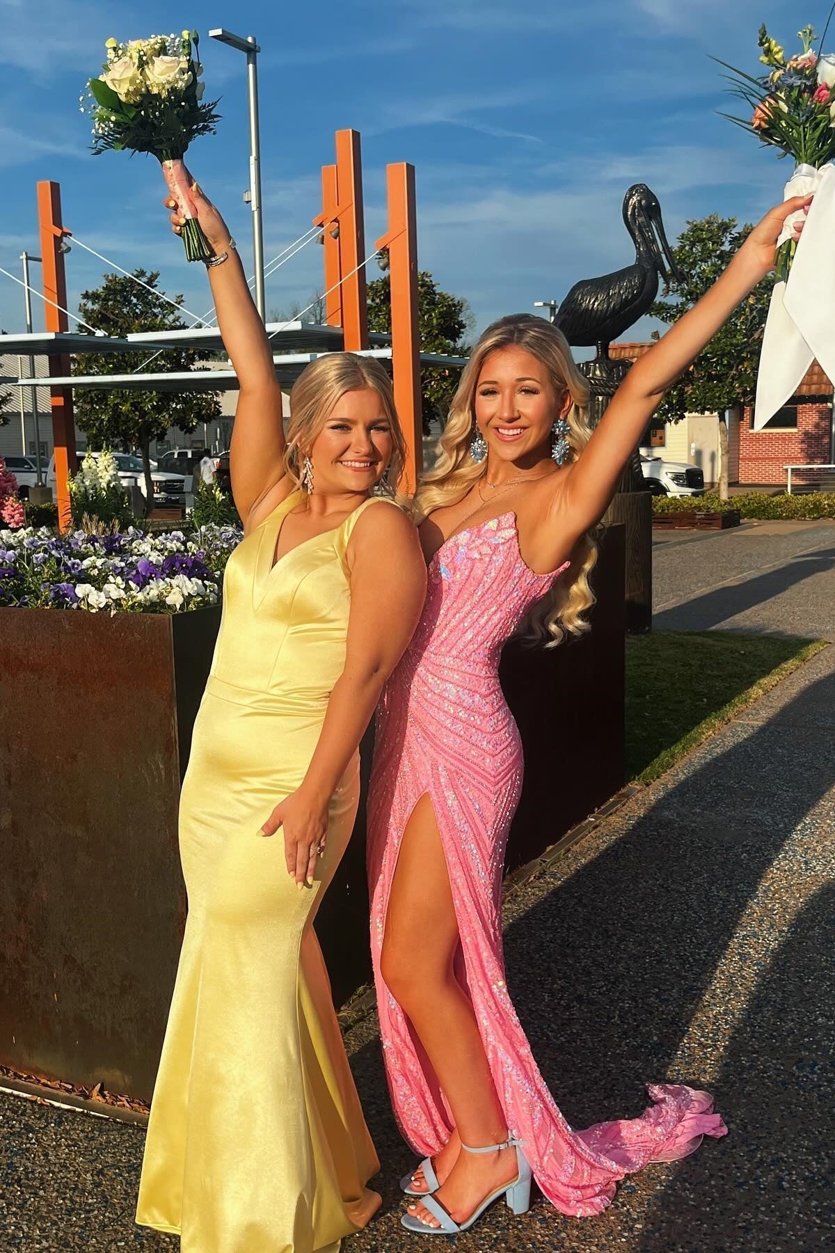 Bliss | Gelbes Meerjungfrau-Partykleid aus Satin mit V-Ausschnitt