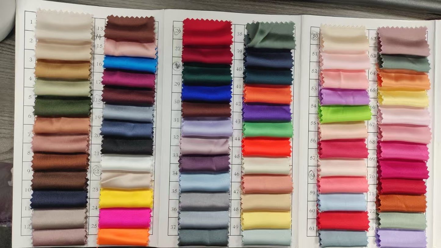 Ailani | Smaragdgrünes Ballkleid mit quadratischem Ausschnitt und Schlitz