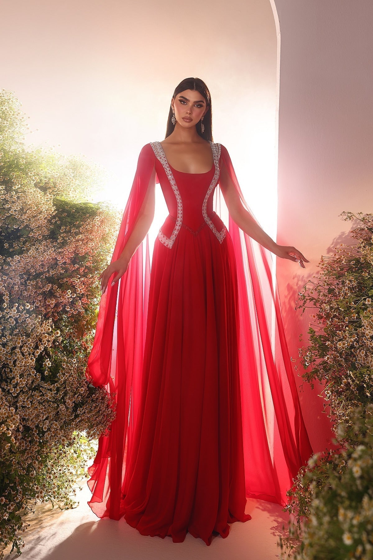 Increíble vestido de fiesta rojo sin mangas con escote en A de tul y volantes