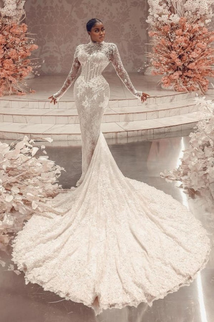 Increíble vestido de novia largo blanco de manga larga con cuello alto y encaje de columna y apliques en la cola