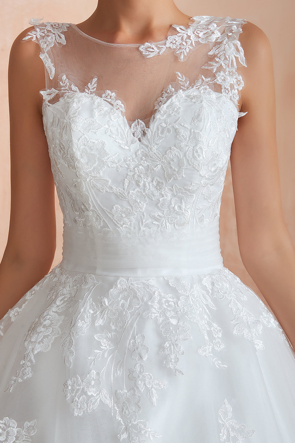 Increíble vestido de novia largo de tul con apliques de encaje y corte A