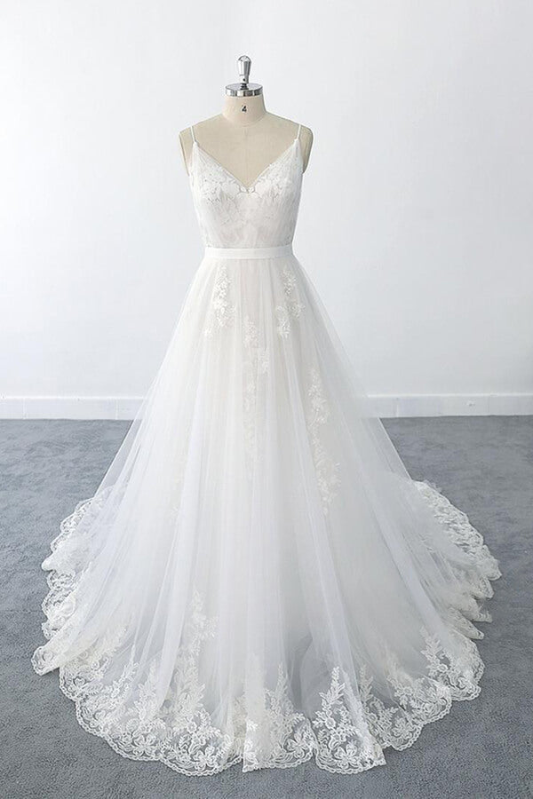Increíble vestido de novia largo de tul con escote en V, volantes y apliques.