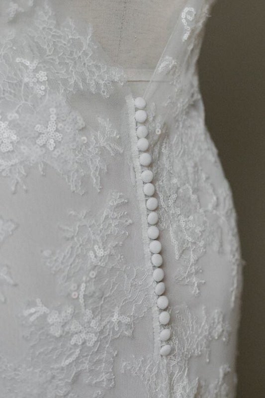 Erstaunliche V-Ausschnitt Applikationen Meerjungfrau Elegante Brautkleider