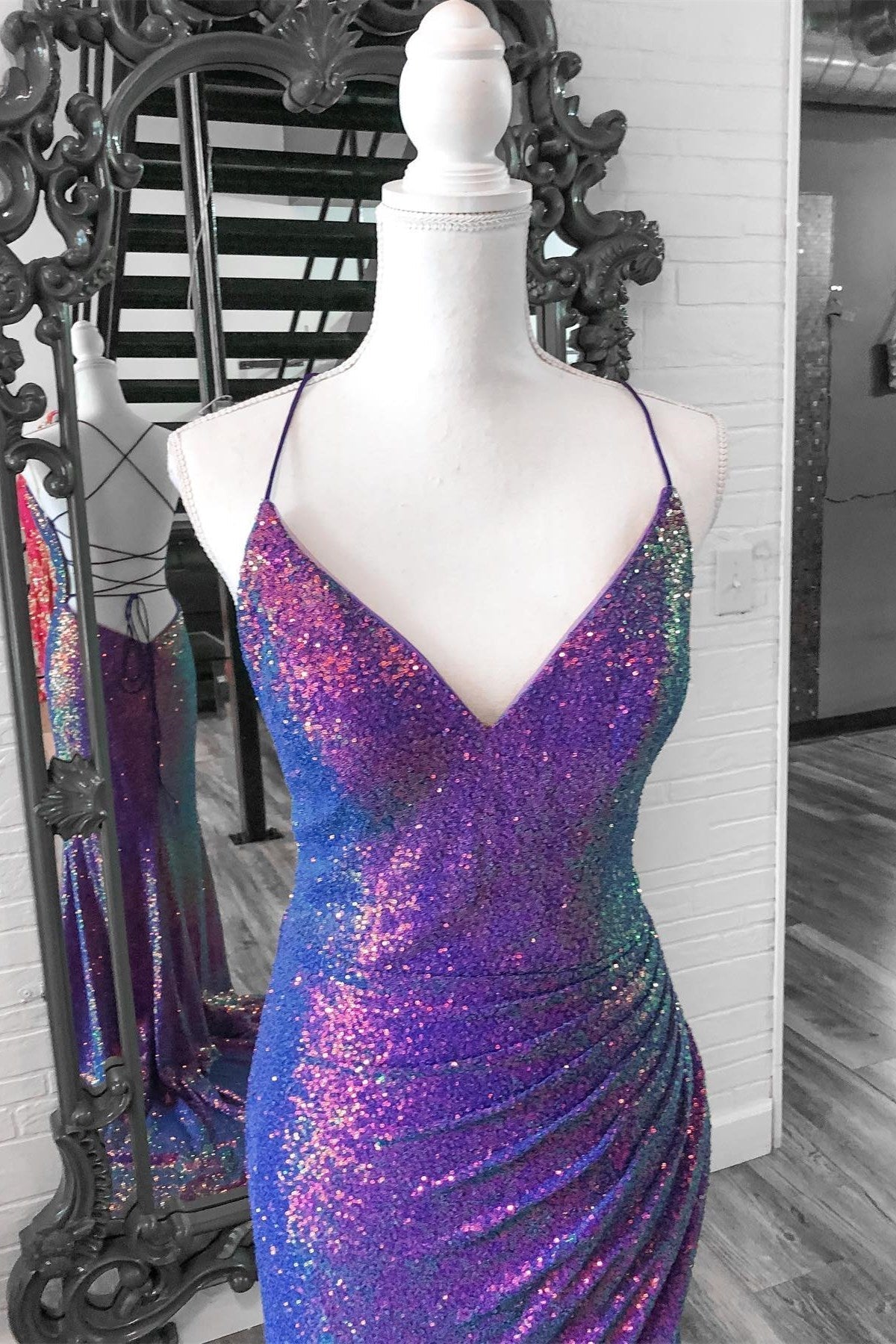 Anara | Lila schillernde Pailletten V-Ausschnitt Schnürung Meerjungfrau langes Ballkleid mit Schlitz