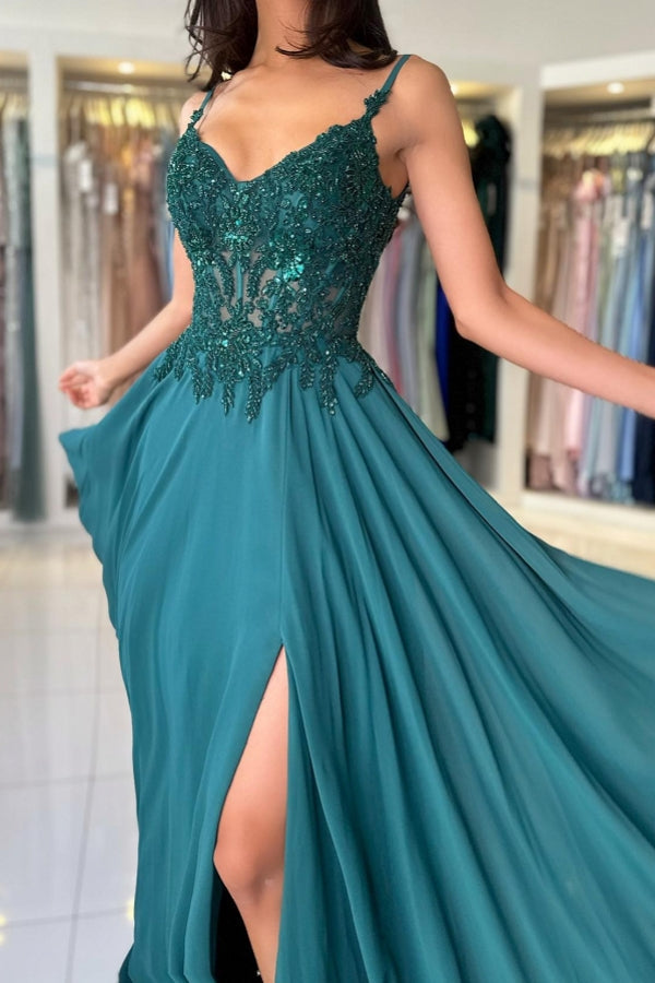 Atractivo vestido de fiesta largo verde de corte A con tirantes finos de encaje y abertura