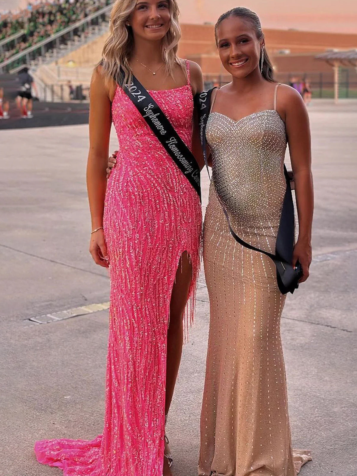 Aurum | Vestidos de fiesta largos de sirena con lentejuelas y escote redondo en rosa intenso con cuentas