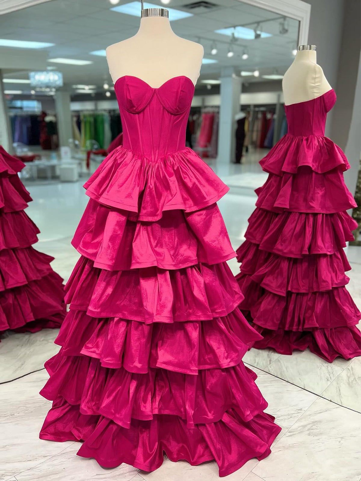 Ausha | Vestidos de fiesta fucsia con escote corazón y volantes, corte A